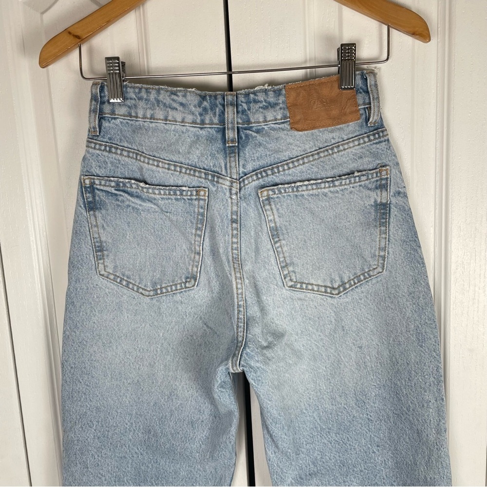 Zara Straight Leg Jeans Women’s 2 Blue Light Wash Button Fly Distressed Fringed - Picture 8 of 16